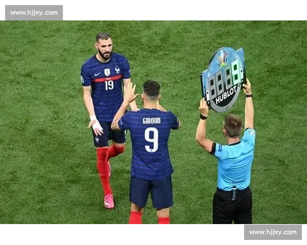 吉鲁乌龙忘带球衣门将救场，38 岁逆天神肌引爆热议