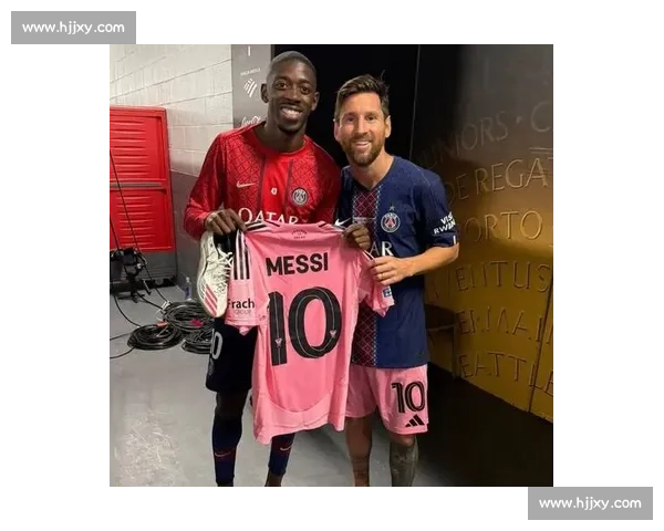 登贝莱追星梅西名场面！更衣室勾肩搭背聊 5 分钟，巴萨老队友再续兄弟情